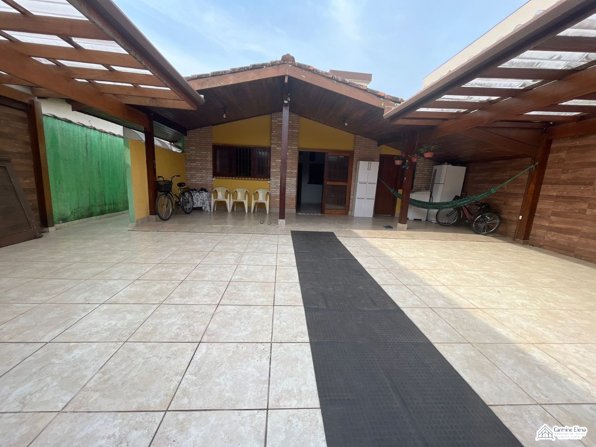 Casa à venda com 3 quartos, 138m² - Foto 1